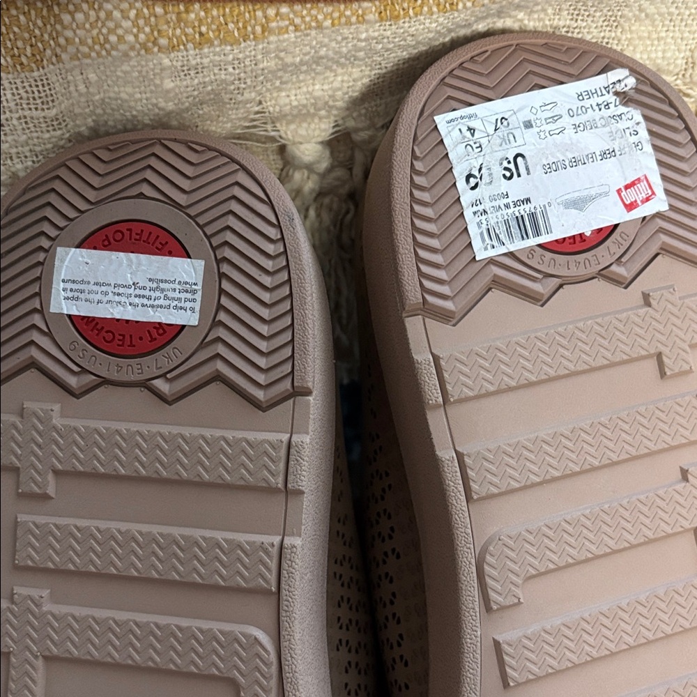Fit Flop platform slides sz 9 NWT/B - Picture 3 of 4